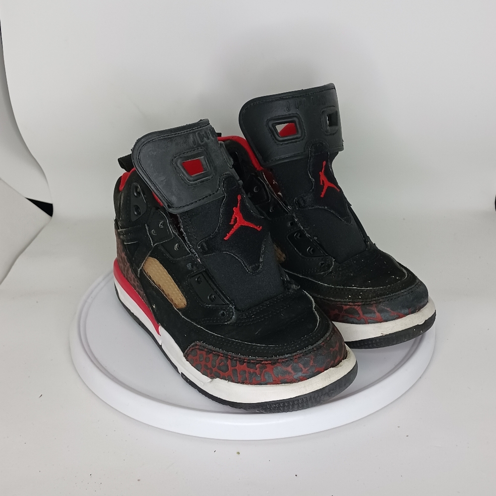 Air Jordan spizike black University red